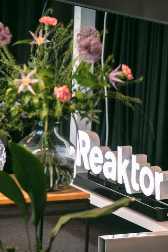 reaktor sign and flowers